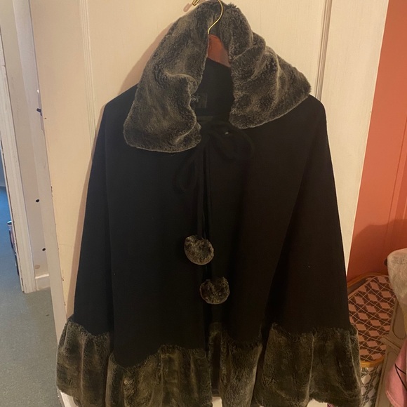 Winter Cape - Picture 2 of 2